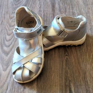 Umi Silver Comfortable Sandals Girls Size 11.5